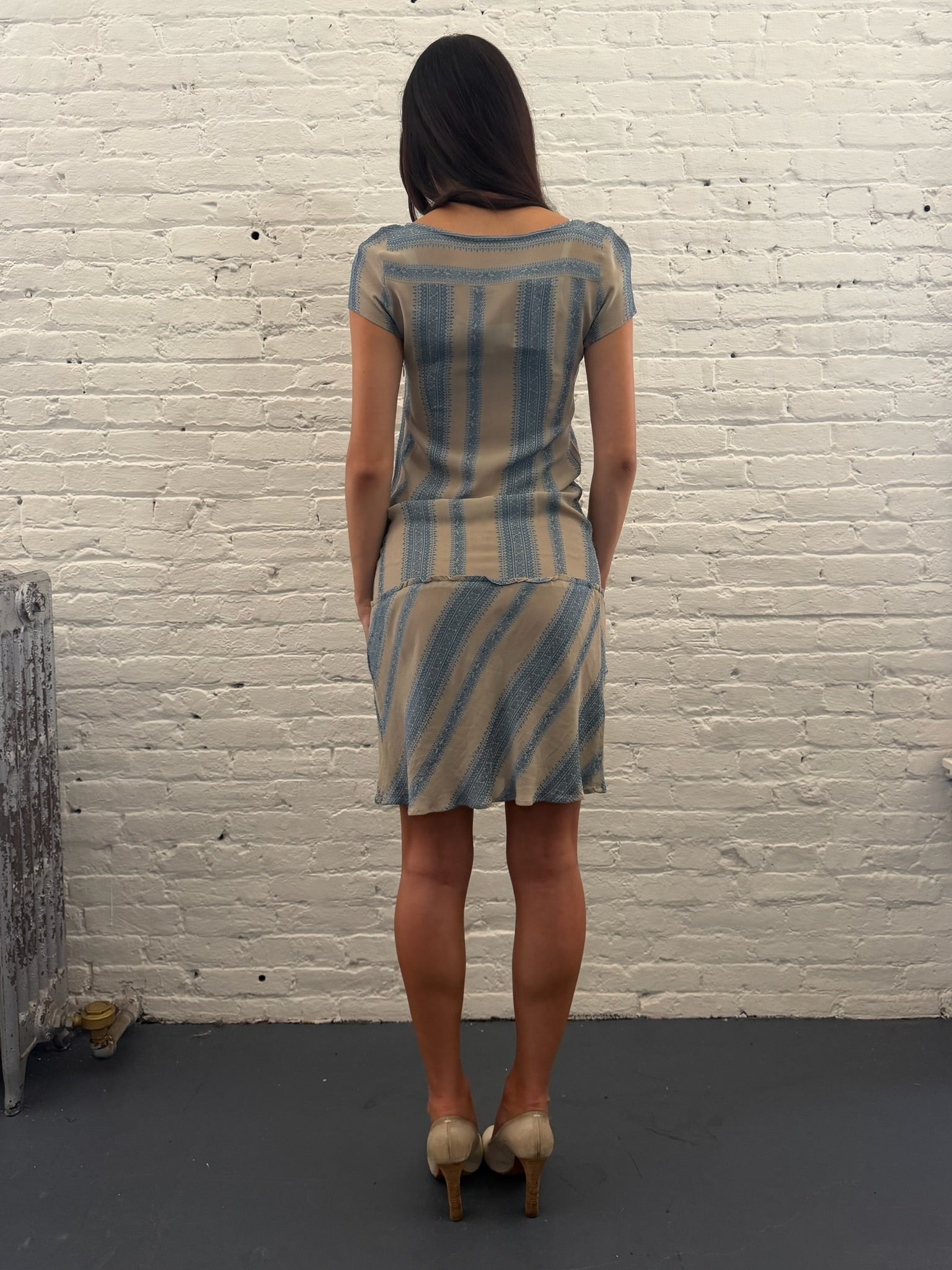 Vivienne Tam Pleated V-Neck S/S Rayon Dress