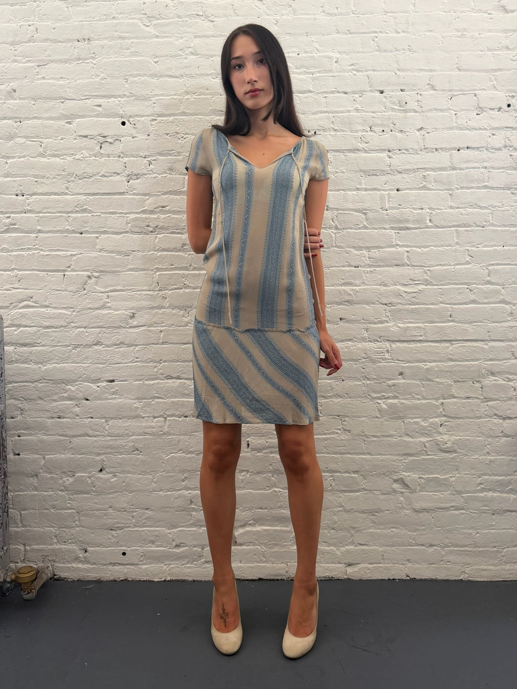 Vivienne Tam Pleated V-Neck S/S Rayon Dress