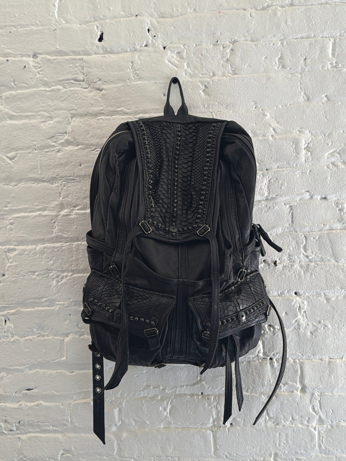 Kmrii 2402-BG03 Metal Backpack