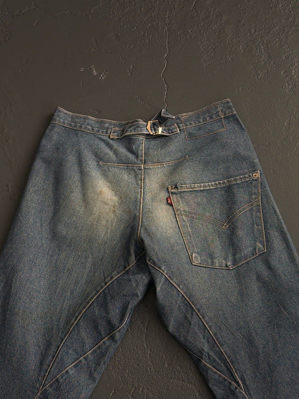 Levi’s Engineered Washed Blue Buckle Back Jeans 32