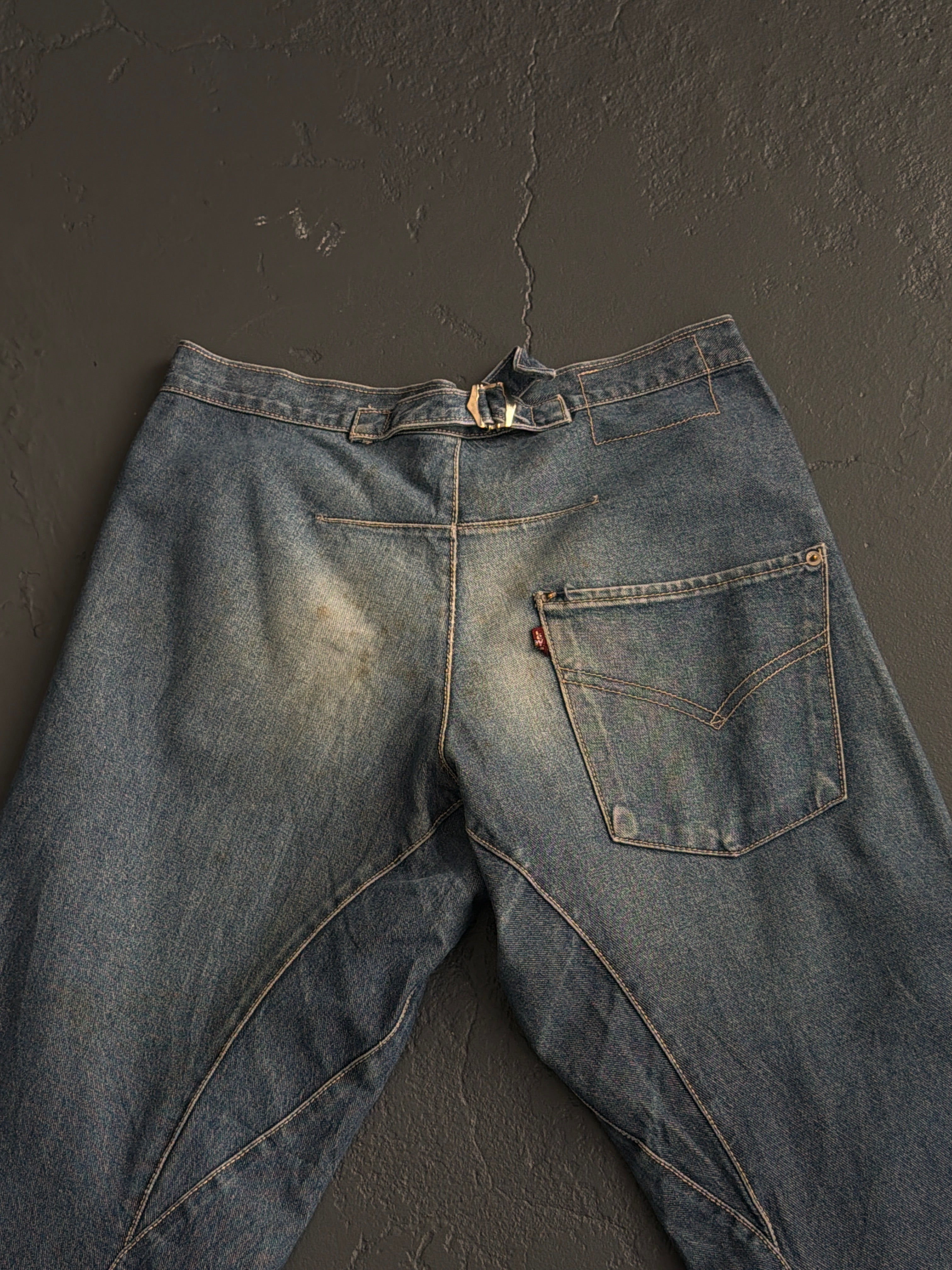 Levi’s Engineered Washed Blue Buckle Back Jeans 32