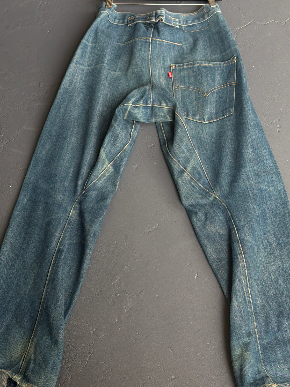 Levi’s Engineered Loose Dirty Buckle Back Jeans 32